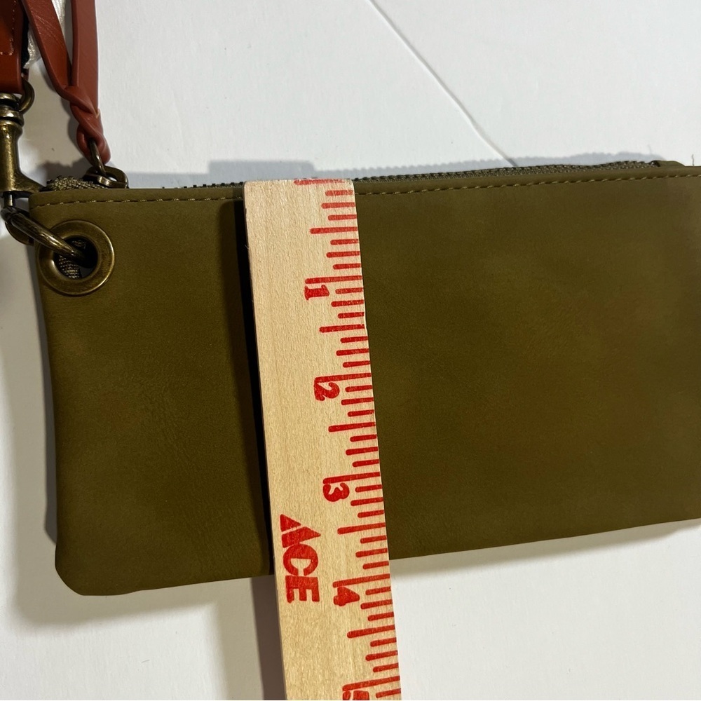 Universal Thread Co. Small Clutch Wristlet Matte Green - Picture 2 of 6